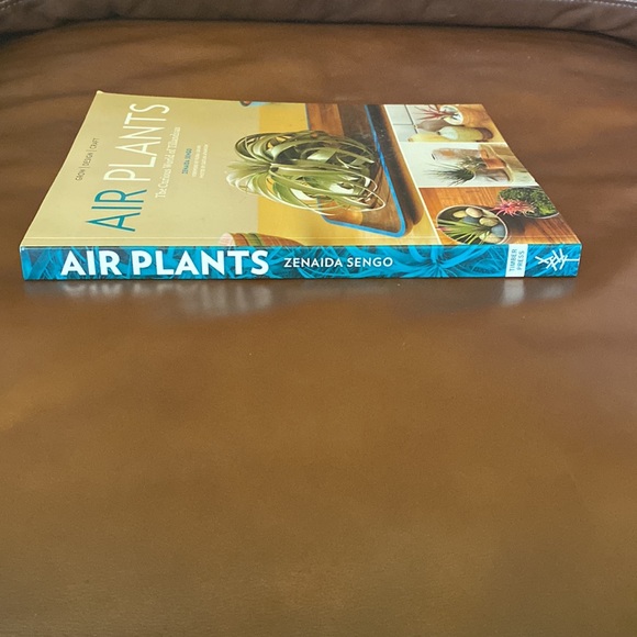 Book on Air Plants Tillandsias - Picture 3 of 6